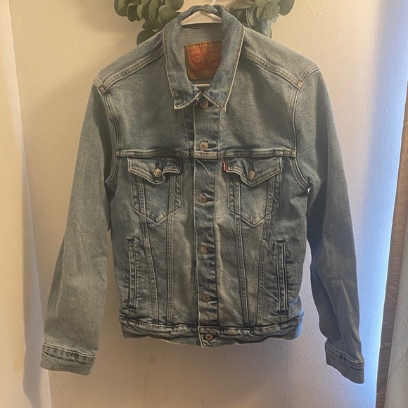 Levi's women Light Blue Denim Jacket - Picture 1 of 3